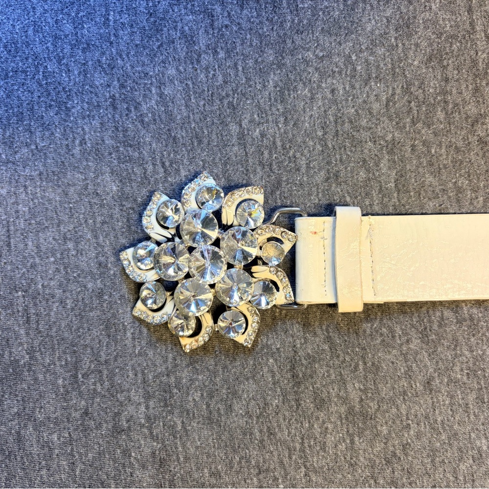 DownEast White Belt with Crystal Floral Buckle